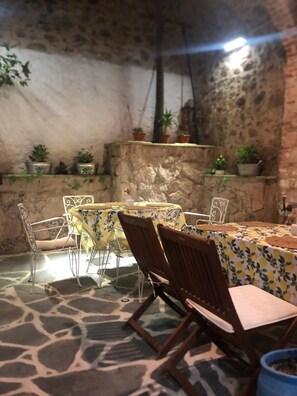 Courtyard - Gülsün Hanim Konagi (Ayvalık)