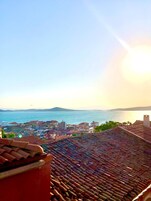 Családi négágyas szoba, kilátással a tengerre | Ingyenes wifi