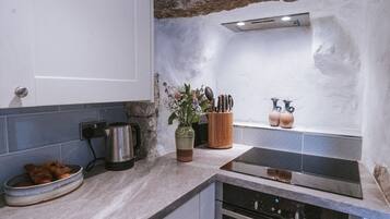 Cookware/dishes/utensils