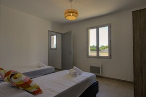 2 bedrooms, iron/ironing board, free WiFi, bed sheets