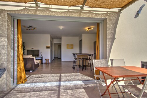 New villa with private pool in the heart of the village - sleeps 4