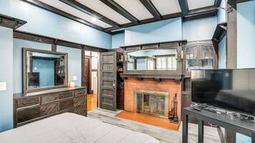 House (6 Bedrooms) | Interior