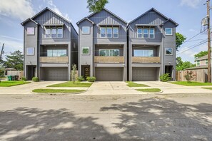 House (3 Bedrooms) | Interior - Townhome 2 Mi to Hermann Park, Zoo & Museums! (Houston)