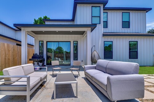 Modern & Spacious Home 3 Mi to Downtown Dallas!