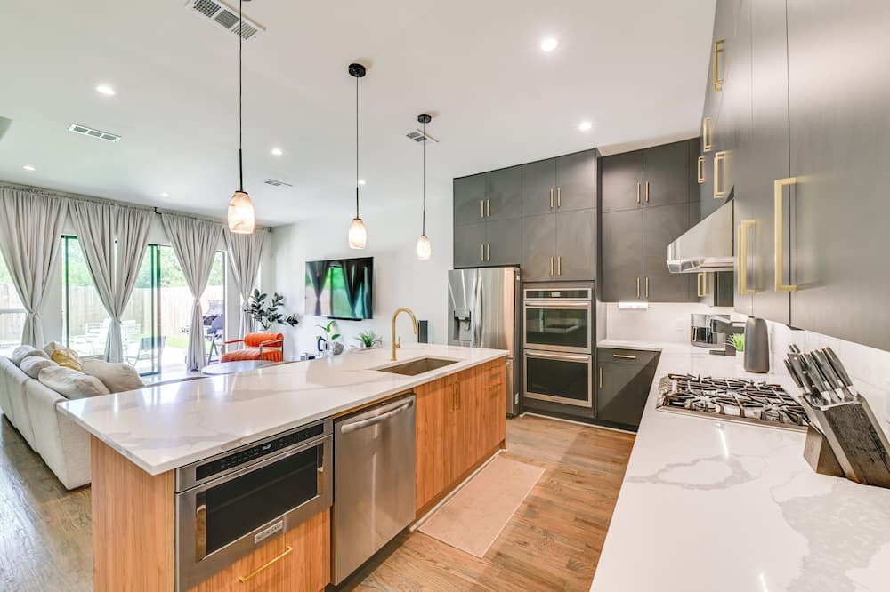 Modern & Spacious Home 3 Mi to Downtown Dallas! - Heartland
