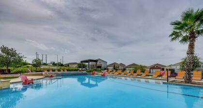 Pool Access: Family Home w/ Yard Near Lackland AFB