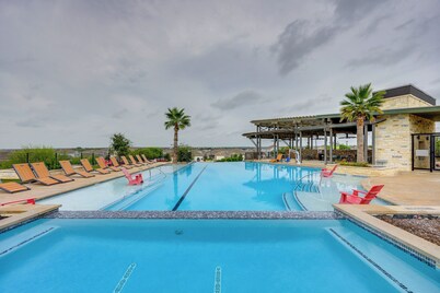 Pool Access: Family Home w/ Yard Near Lackland AFB