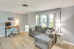 House (3 Bedrooms) | Interior - Swim, Hike & Golf: Family Gem in Cape Coral! (Cape Coral)