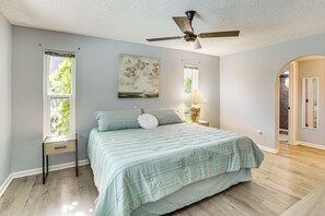 House (3 Bedrooms) | Interior - Swim, Hike & Golf: Family Gem in Cape Coral! (Cape Coral)