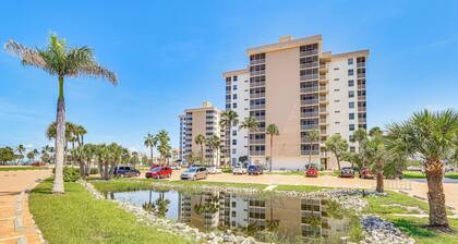 Walk to Gulf: Bonita Springs Studio w/ Pool!