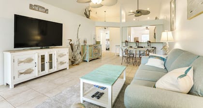 5 Mi to Naples Beach - Getaway w/ Screened Lanai!