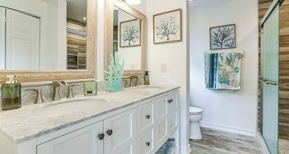 5 Mi to Naples Beach - Getaway w/ Screened Lanai!