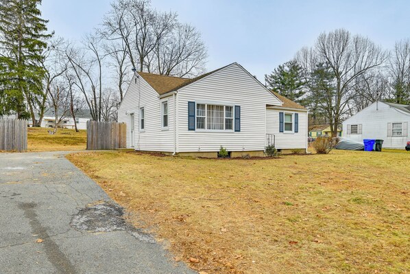 Interior - Modern Home w/ Spacious Yard in Springfield! (Springfield)