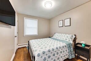 Interior - Modern Home w/ Spacious Yard in Springfield! (Springfield)