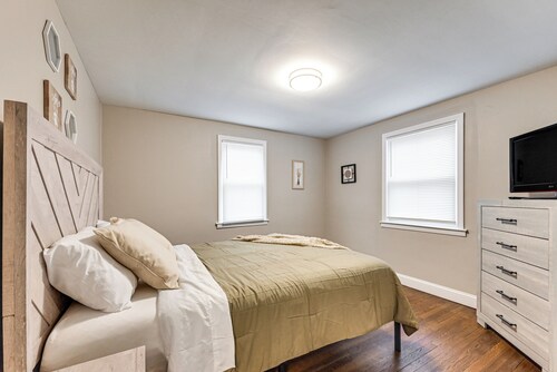 Modern Home w/ Spacious Yard in Springfield!