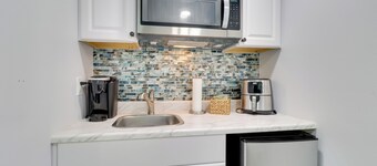 1 Mi to Dtwn: Renovated Retreat in Georgetown!