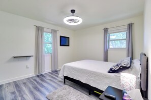 Apartment (2 Bedrooms) | Interior - 1 Mi to Dtwn + Fenced Yard: Georgetown Getaway! (Georgetown)