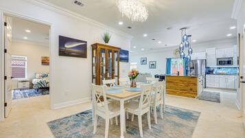 Talo (4 Bedrooms) | Sisätilat