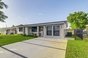 Interior - Private Yard! Getaway 3 Mi to Hard Rock Stadium (Miramar)