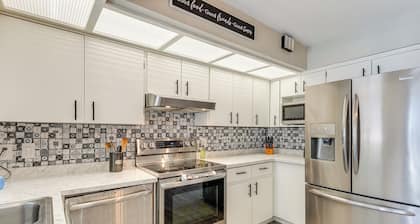 Orlando & Disney Parks Hub w/ Pool: Pet Friendly!