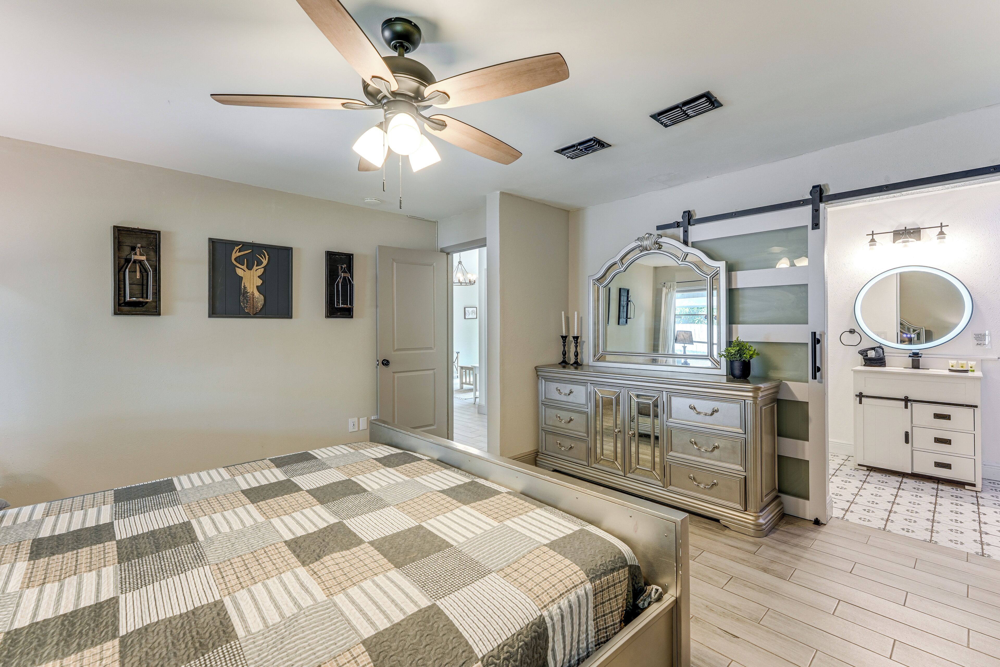 House (4 Bedrooms) | Interior