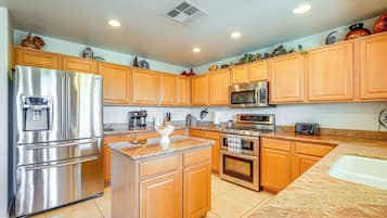 House (5 Bedrooms) | Interior