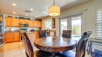 House (5 Bedrooms) | Interior