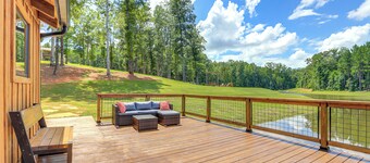 Upscale Cabin Comfort in Thomaston w/ 2 Decks!
