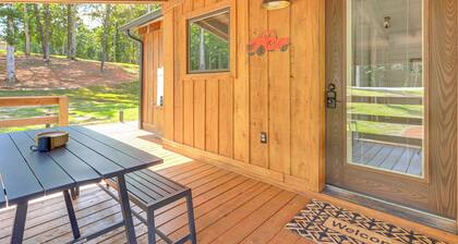 Upscale Cabin Comfort in Thomaston w/ 2 Decks!