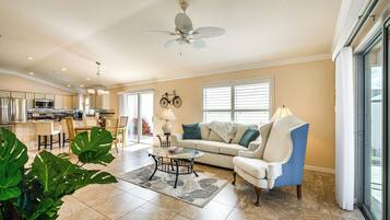 House (3 Bedrooms) | Interior