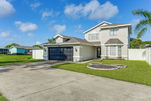 Interior - Disney-themed Home: Swim, BBQ & Explore Kissimmee! (Kissimmee)