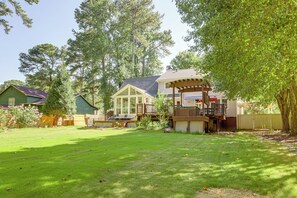 House (3 Bedrooms) | Interior - 6 Mi to Stone Mountain Park: Home w/ Deck! (Snellville)