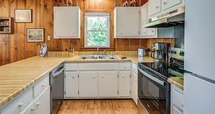 2 Mi to Oak Grove Racing & Gaming: Home on 1 Acre