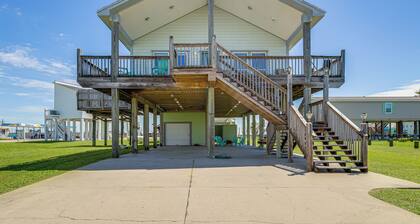 Walk to Beach: Getaway on Bolivar Peninsula!