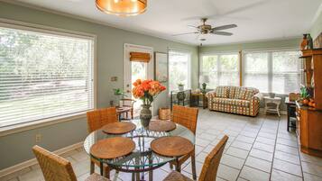 Rumah (3 Bedrooms) | Bagian depan properti