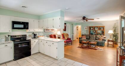 2 Mi to Square, 3 Mi to Ole Miss: Oxford Getaway!