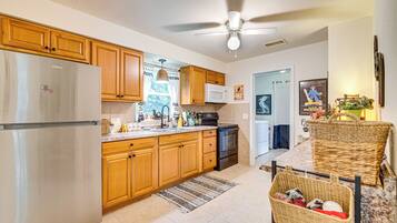 ํ์ฐ์ค (3 Bedrooms) | ๋ด๋ถ