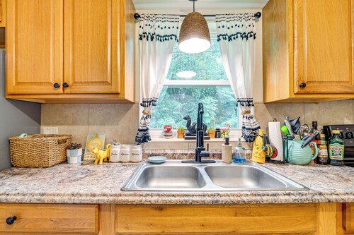 10 Mi to Crystal River: Home in Citrus County