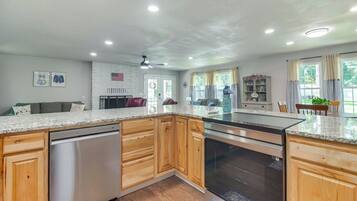 House (3 Bedrooms) | Interior