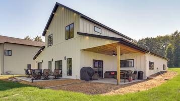 House (5 Bedrooms) | Interior