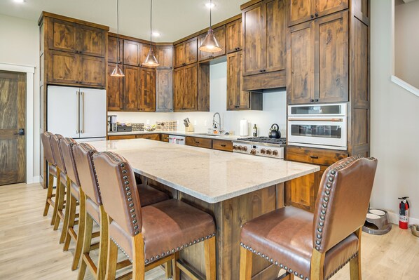 House (5 Bedrooms) | Interior