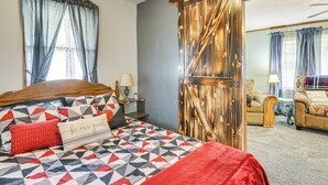 House (2 Bedrooms) | Interior - Dtwn Belleville Home w/ Yard < 1 Mi to High Banks (Belleville)