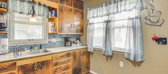 Dtwn Belleville Home w/ Yard < 1 Mi to High Banks