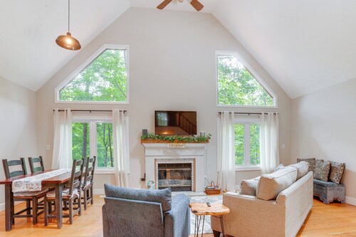 Pet-friendly Lake Monticello Home w/ Perks!