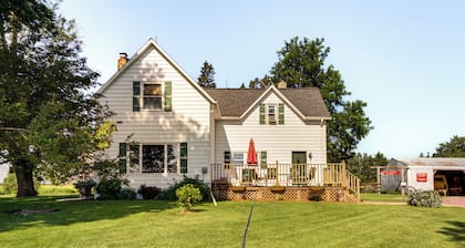 Pioneer-era Retreat in Sanborn w/ Museum Access