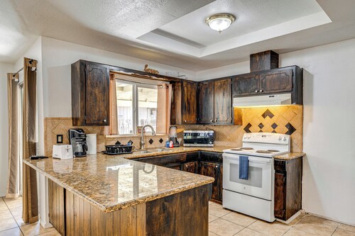 Updated Home in Suburbs - 10 Mi to Dtwn Stockton!