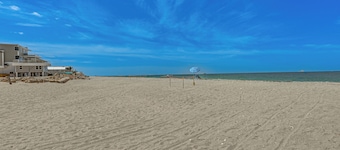Steps to Englewood Beach: Home w/ Outdoor Oasis!