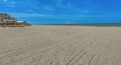 Steps to Englewood Beach: Home w/ Outdoor Oasis!