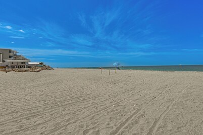 Steps to Englewood Beach: Home w/ Outdoor Oasis!