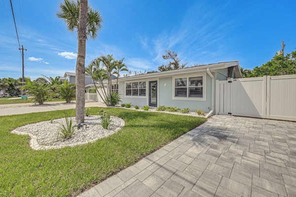 Steps To Englewood Beach: Home W/ Outdoor Oasis! - Manasota Key, FL